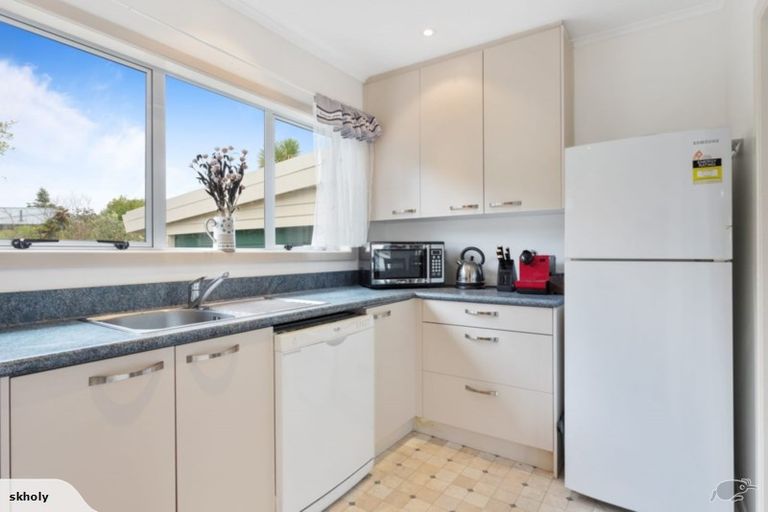 Photo of property in 2/55 Sylvia Road, Hillcrest, Auckland, 0627