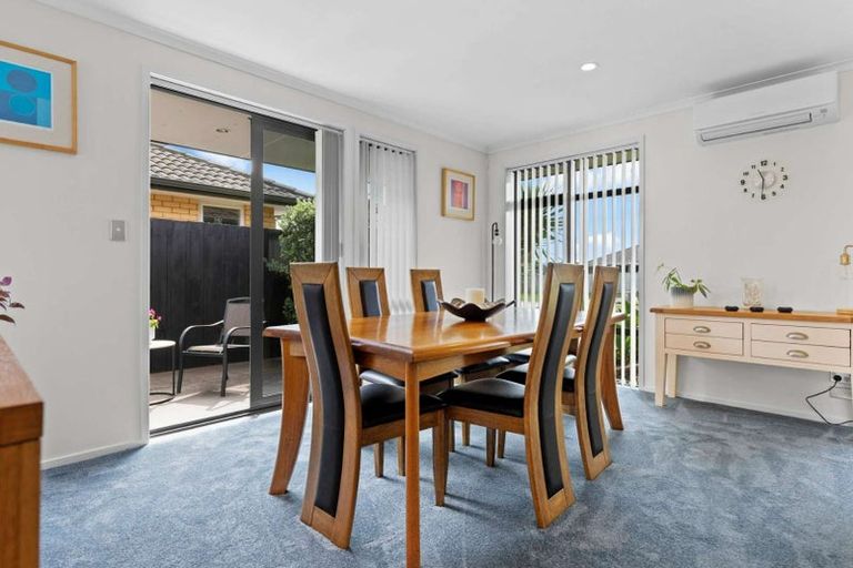 Photo of property in 28 Seabreeze Place, Papamoa Beach, Papamoa, 3118