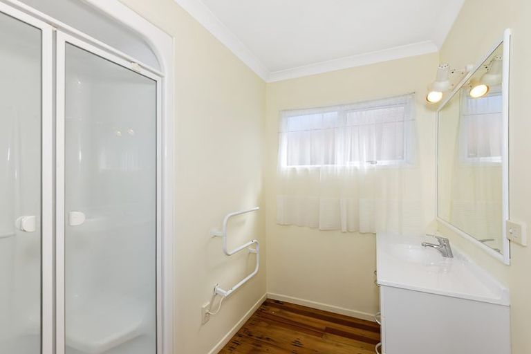 Photo of property in 12 Reid Road, New Lynn, Auckland, 0600