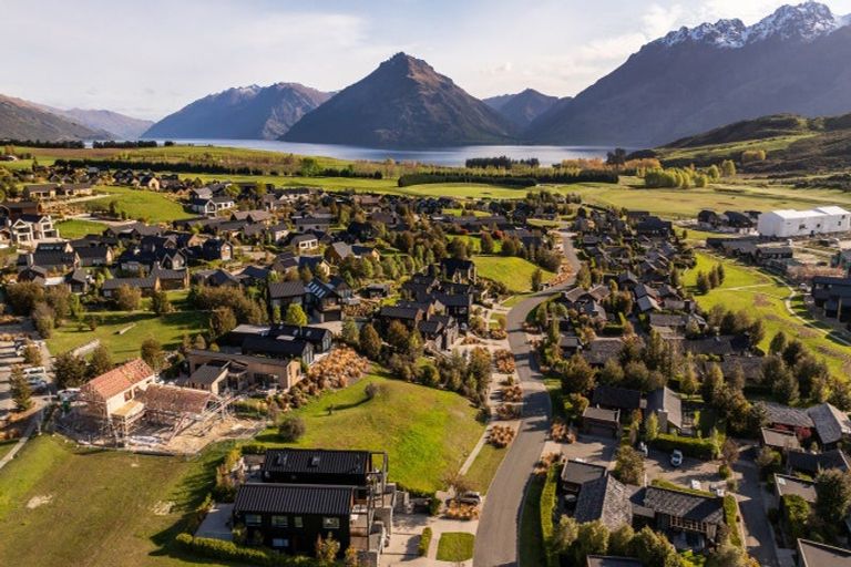 Photo of property in 11 Rannoch Drive, Jacks Point, Queenstown, 9371