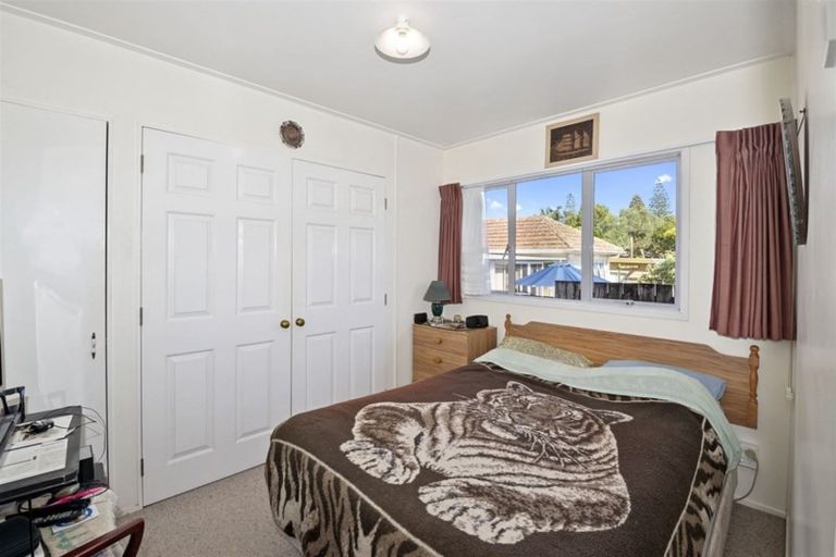 Photo of property in 28 Nikau Street, New Lynn, Auckland, 0600