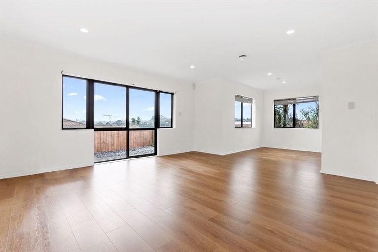 Photo of property in 27 Mt Lebanon Crescent, The Gardens, Auckland, 2105