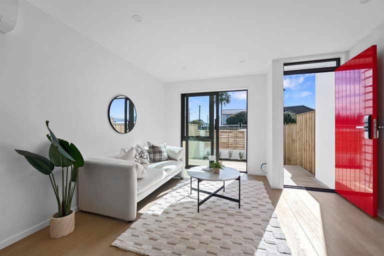Photo of property in 17 Von Sturmer Street, Mangere East, Auckland, 2024