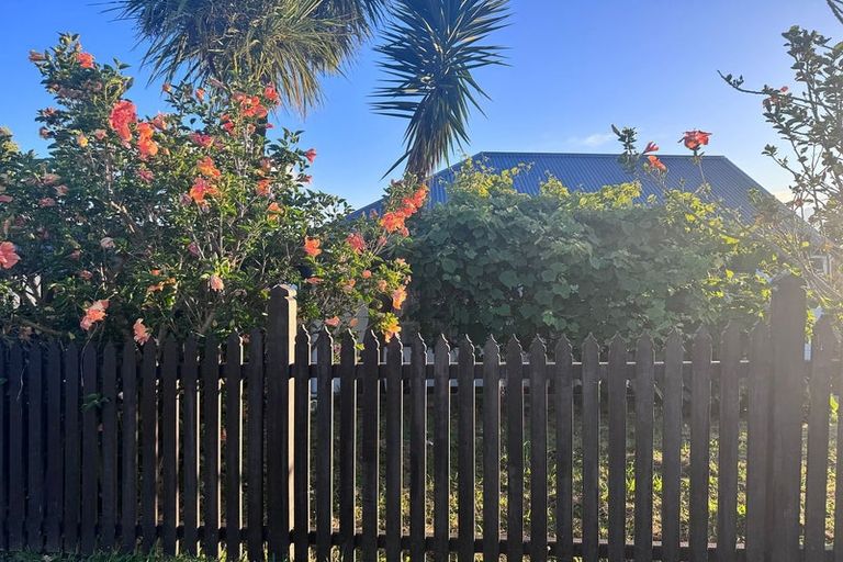 Photo of property in 36 Ellesmere Crescent, Pakuranga Heights, Auckland, 2010