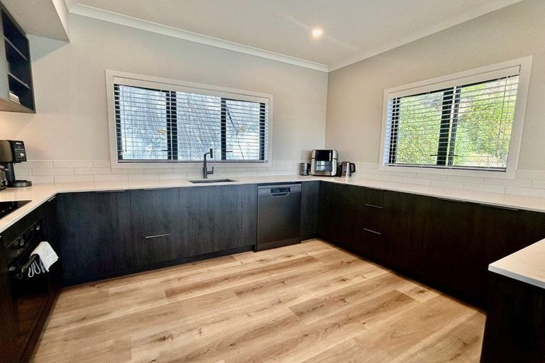 Photo of property in 93 Oak Road, Poraiti, Napier, 4112