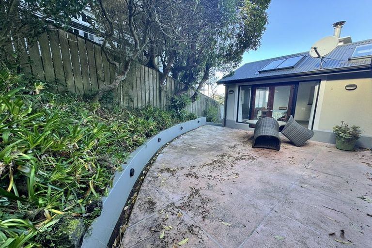 Photo of property in 9a Wadestown Road, Wadestown, Wellington, 6012