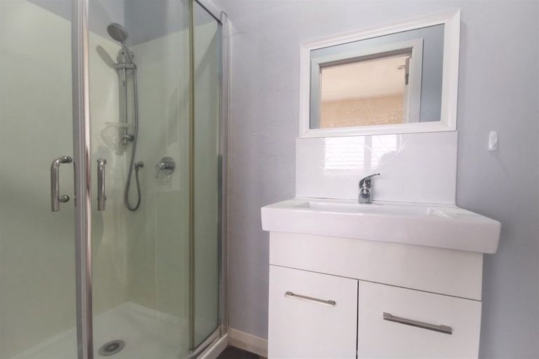 Photo of property in 13 Lavelle Road, Henderson, Auckland, 0612