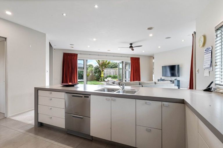 Photo of property in 4 Links Drive, Waiwhakaiho, New Plymouth, 4312