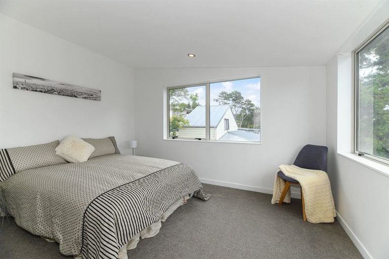Photo of property in 28b Tamahere Drive, Glenfield, Auckland, 0629