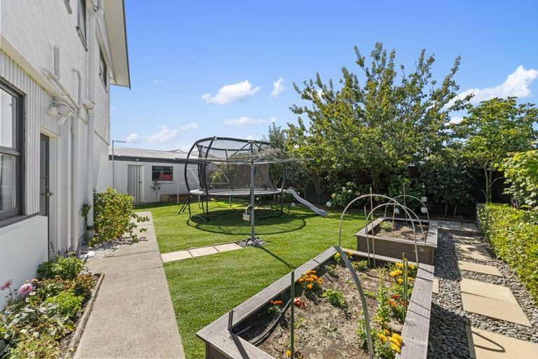 Photo of property in 21 Woodstock Place, Russley, Christchurch, 8042