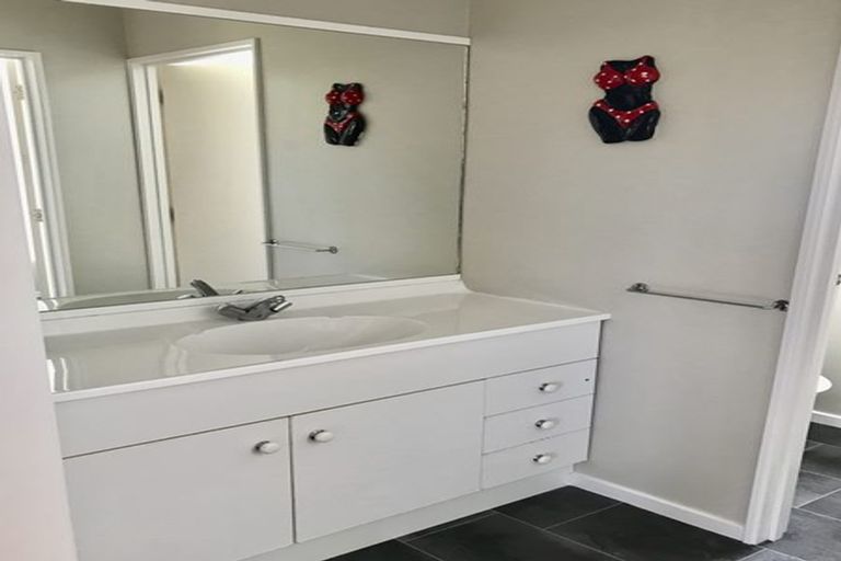Photo of property in 2 Dudley Crescent, Cable Bay, 0420