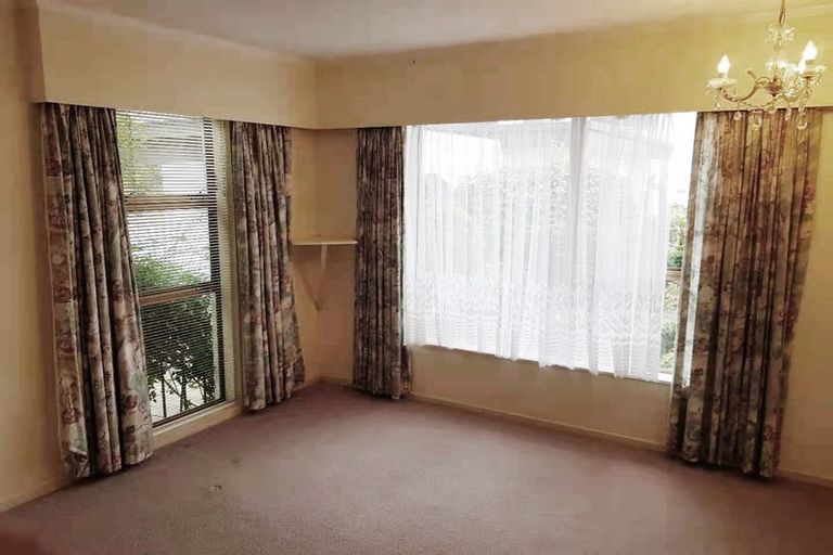 Photo of property in 100 Churton Drive, Churton Park, Wellington, 6037