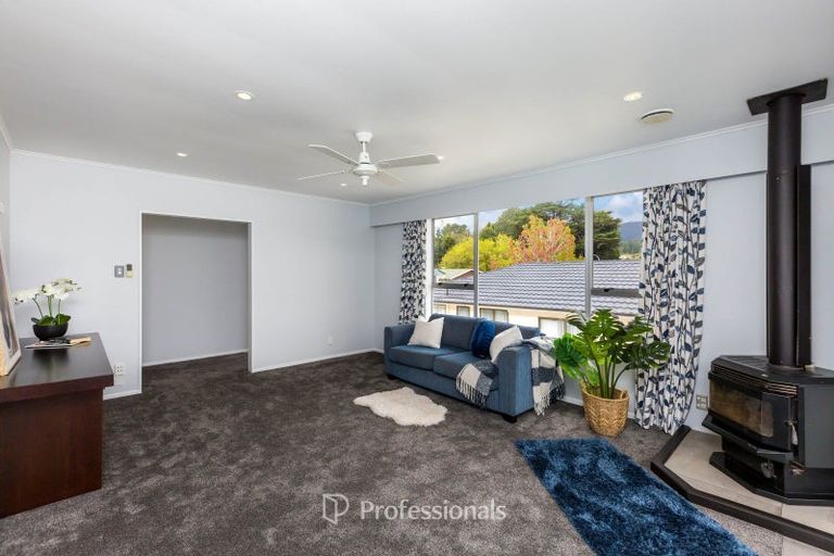 Photo of property in 17 Sunnyview Drive, Brown Owl, Upper Hutt, 5018