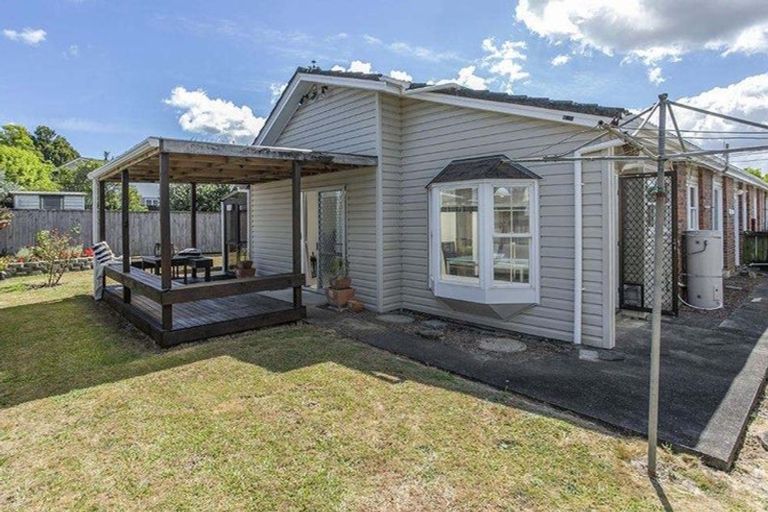 Photo of property in 2/5 Wanaka Place, Pakuranga Heights, Auckland, 2010