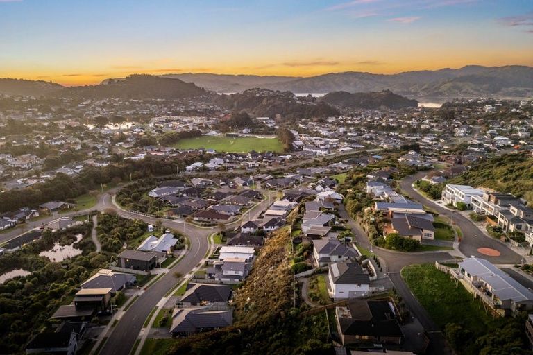 Photo of property in 6 Bluejacket Place, Whitby, Porirua, 5024