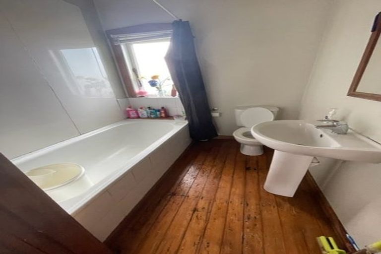 Photo of property in 115 Woodglen Road, Glen Eden, Auckland, 0602