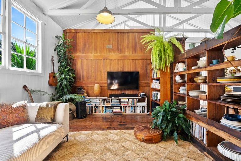 Photo of property in 6 Domain Road, Onerahi, Whangarei, 0110