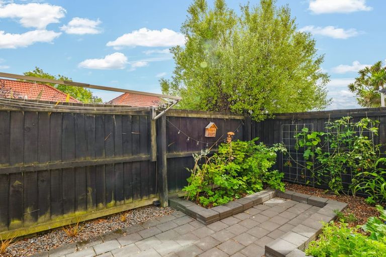 Photo of property in 8b Broadbent Street, Riccarton, Christchurch, 8041