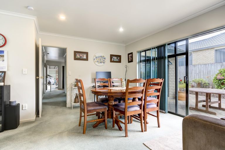 Photo of property in 22 Hollinger Place, Nawton, Hamilton, 3200