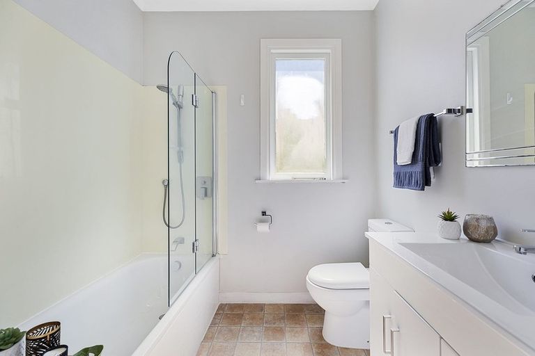 Photo of property in 11 Rimu Road, Kelburn, Wellington, 6012