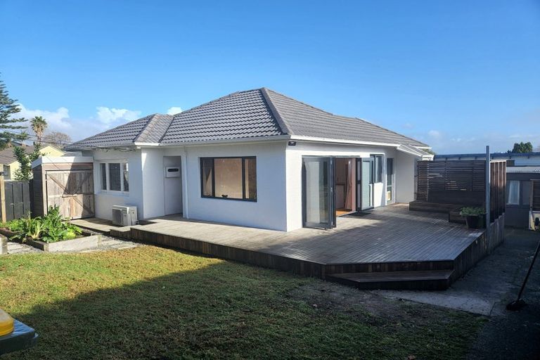 Photo of property in 20 Humphrey Kemp Avenue, Henderson, Auckland, 0612