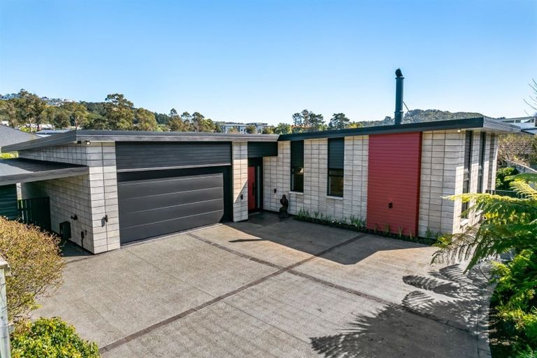 Photo of property in 14 Resolution Drive, Whitby, Porirua, 5024