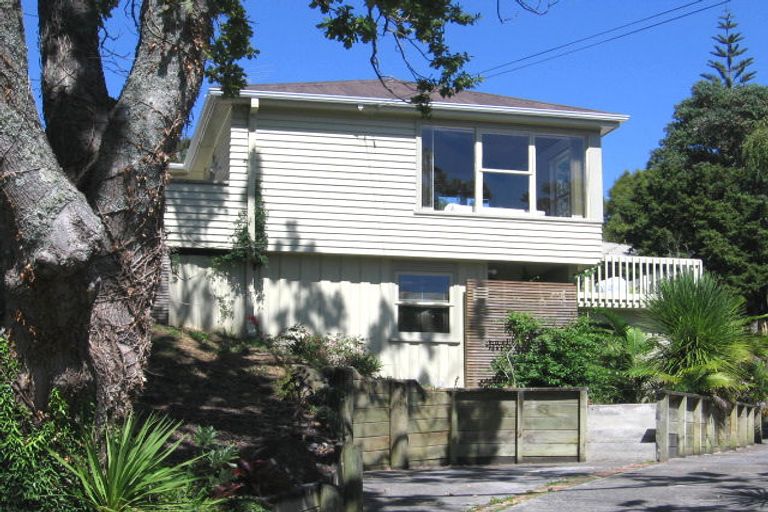 Photo of property in 2/66 Beulah Avenue, Rothesay Bay, Auckland, 0630