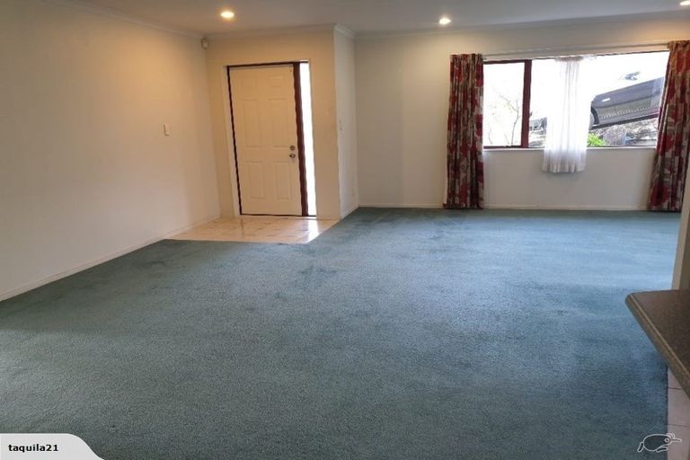 Photo of property in 8 Shah Place, Glen Eden, Auckland, 0602