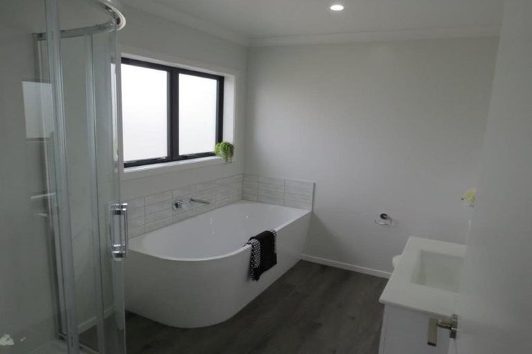 Photo of property in 142 Jamaica Drive, Grenada North, Wellington, 5028