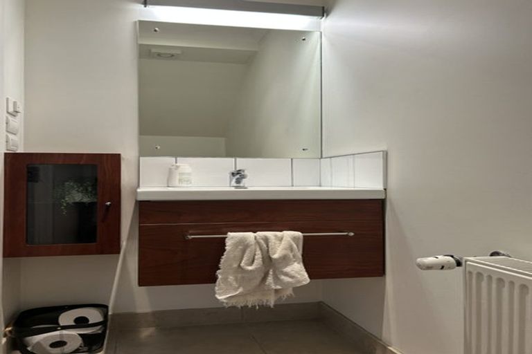 Photo of property in 12a Glenmore Street, Thorndon, Wellington, 6011