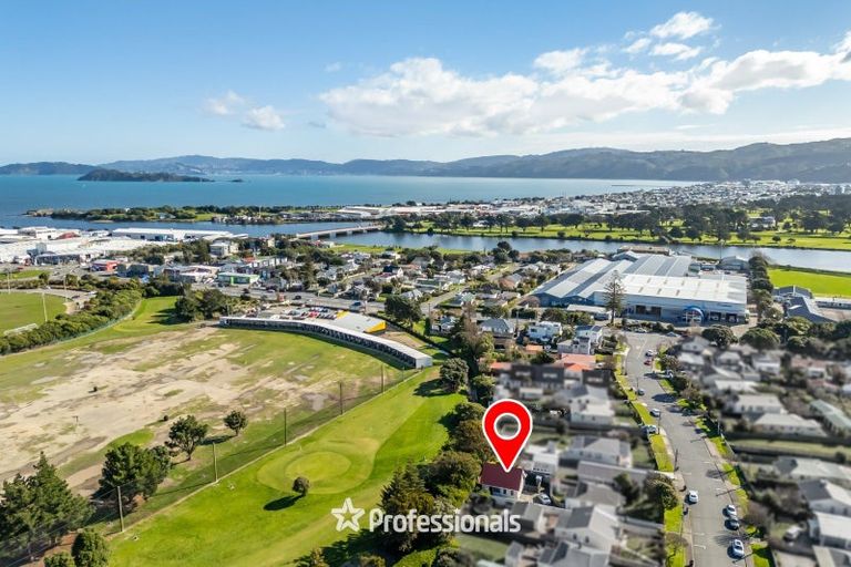 Photo of property in 22 Elizabeth Street, Moera, Lower Hutt, 5010