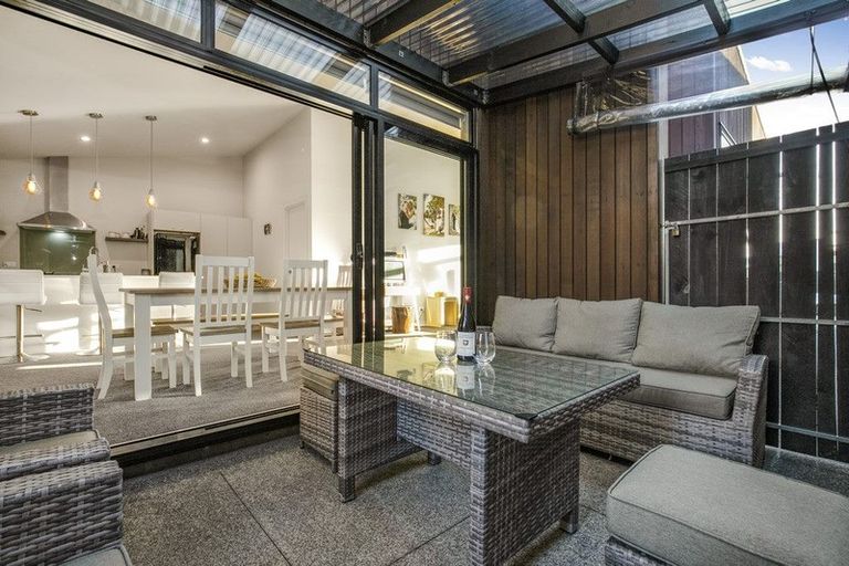 Photo of property in 15 Liberation Road, Papakura, 2110