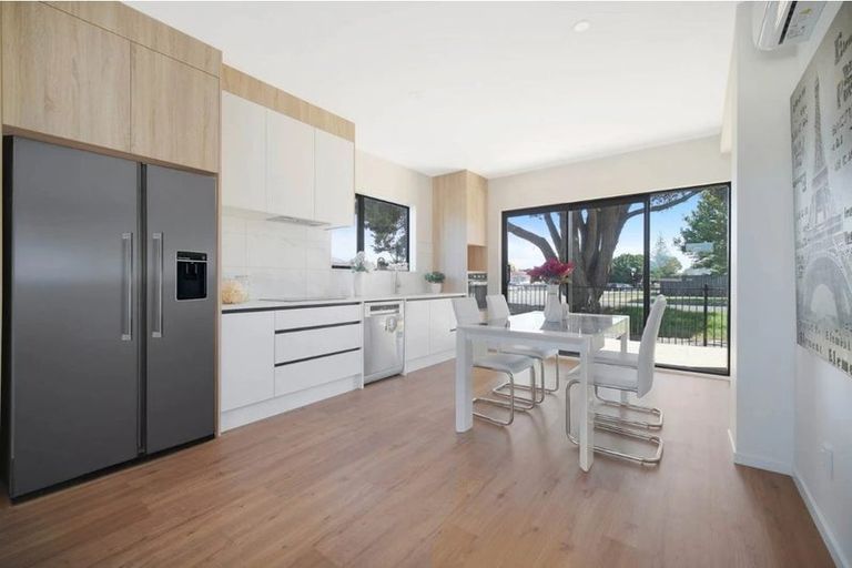 Photo of property in 2/32 Sunlands Drive, Manurewa, Auckland, 2102
