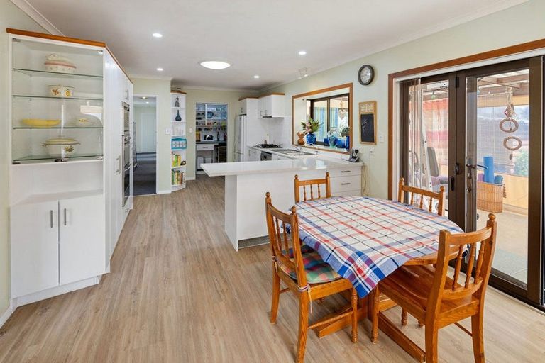 Photo of property in 251 Shakespeare Street, Leamington, Cambridge, 3432