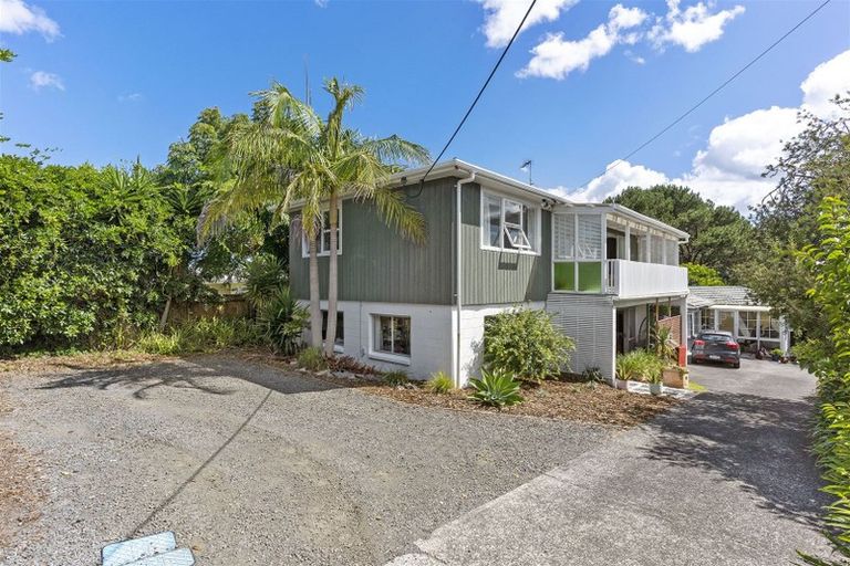 Photo of property in 1/3 Salem Place, Torbay, Auckland, 0630