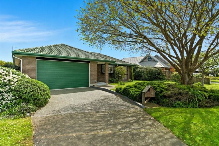 Photo of property in 8 Addison Place, Halswell, Christchurch, 8025