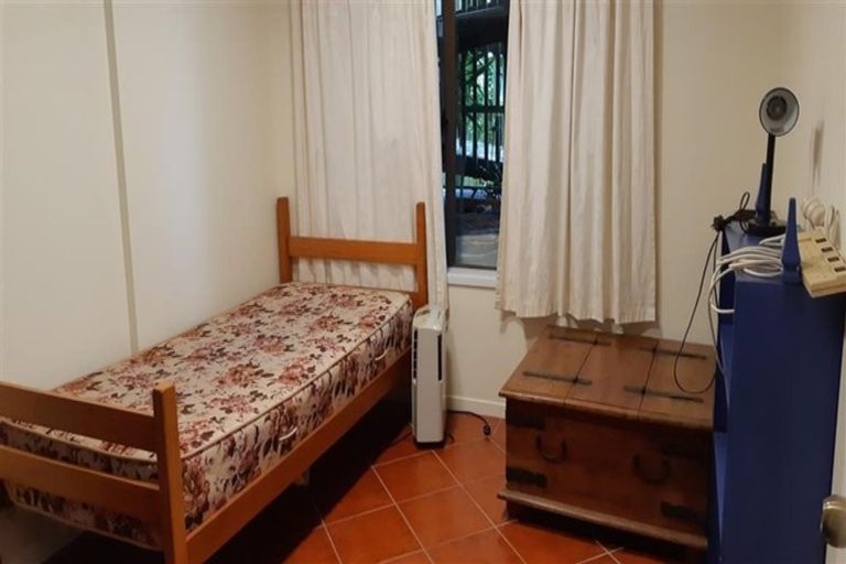 Photo of property in 2/215 Eskdale Road, Birkenhead, Auckland, 0626