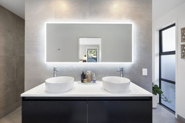 Photo of property in 23 Sycamore Grove, Lower Vogeltown, New Plymouth, 4310