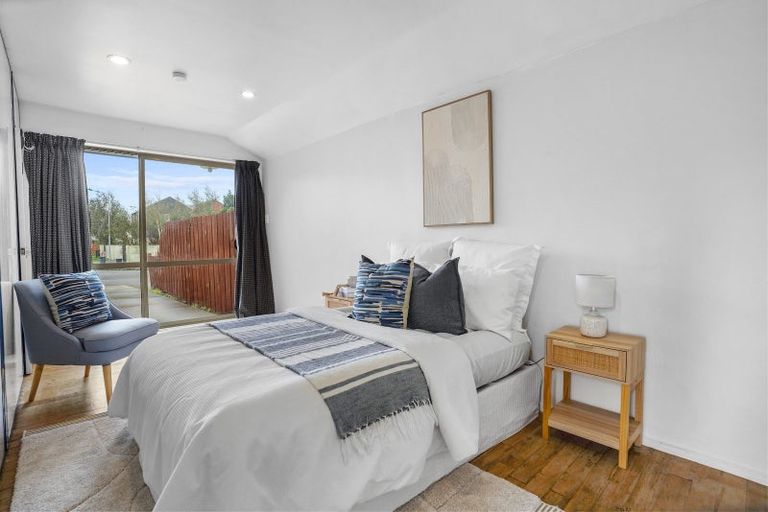 Photo of property in 17 Broadbent Street, Riccarton, Christchurch, 8041