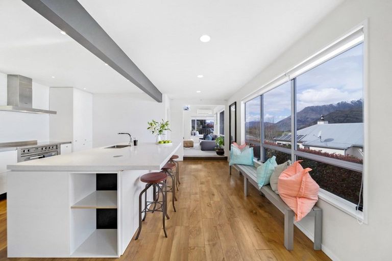 Photo of property in 2 Peregrine Place, Queenstown, 9300
