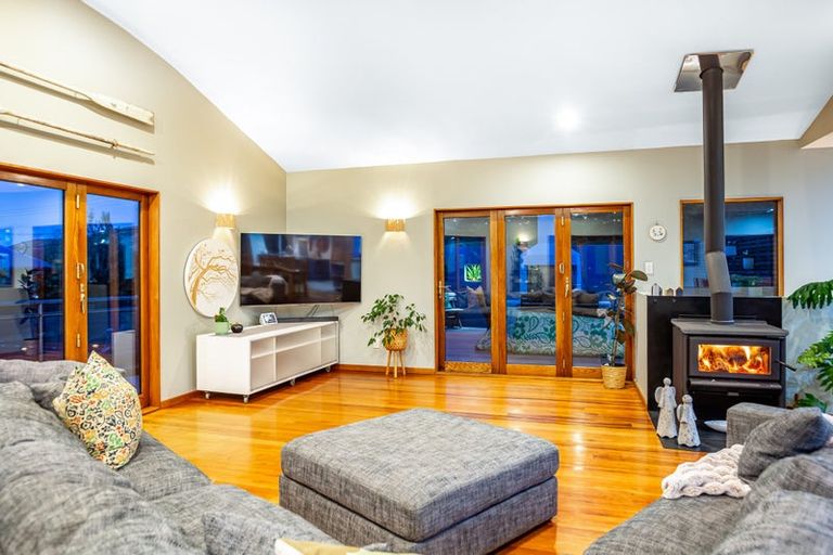 Photo of property in 13 Haunui Road, Pukerua Bay, 5026