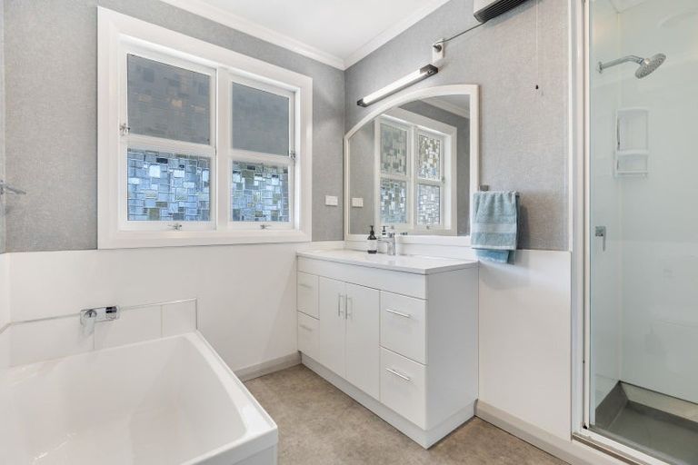 Photo of property in 60 Cutfield Street, Inglewood, 4330