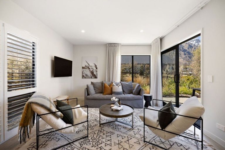 Photo of property in 9 Mulholland Drive, Jacks Point, 9371