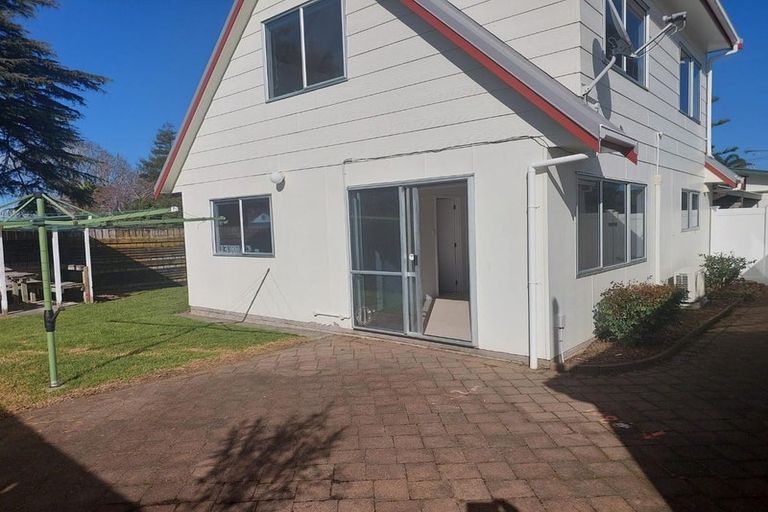 Photo of property in 3 Shepherds Road, Papakura, 2110