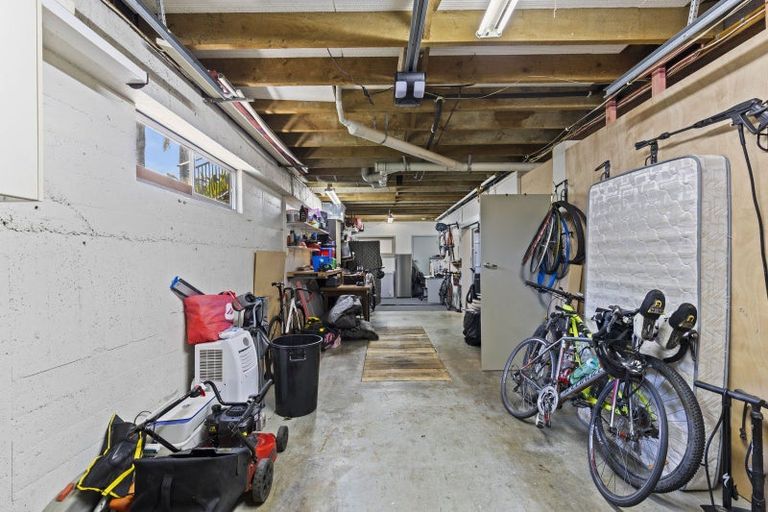 Photo of property in 29 Barrett Street, Westown, New Plymouth, 4310