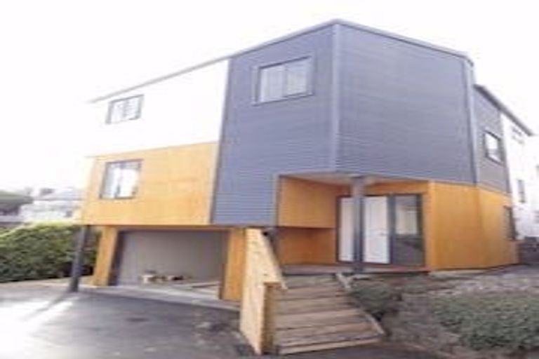 Photo of property in 82a Stewart Drive, Newlands, Wellington, 6037