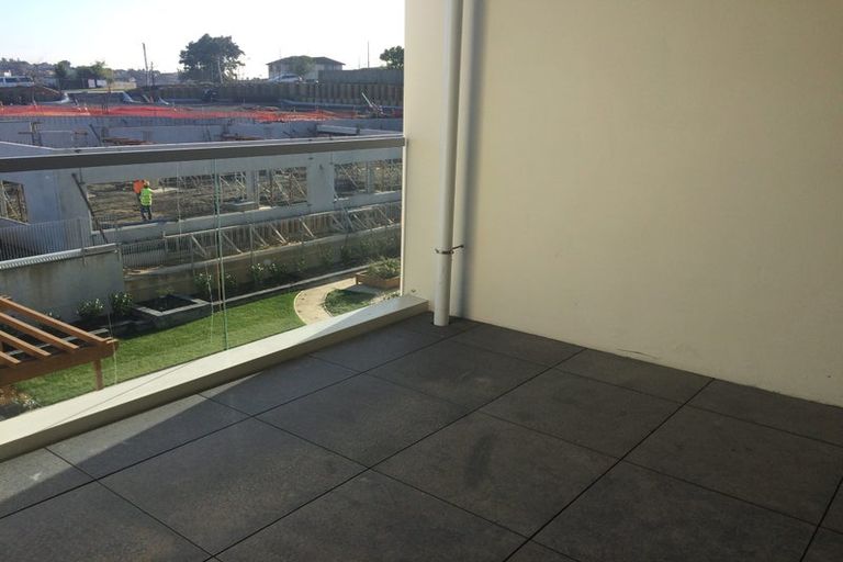 Photo of property in Apollo Apartments, 203/46 Rosedale Road, Rosedale, Auckland, 0632