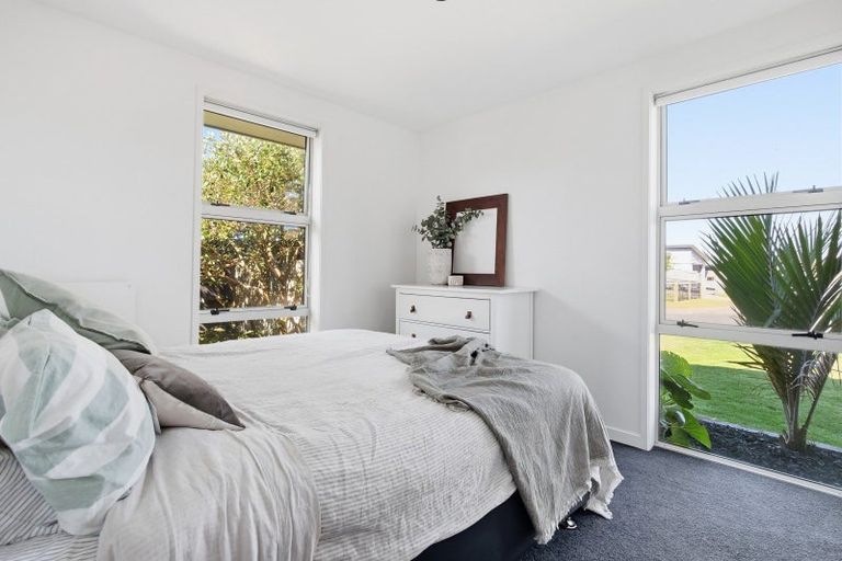 Photo of property in 42 Butterworth Crescent, Papamoa Beach, Papamoa, 3118