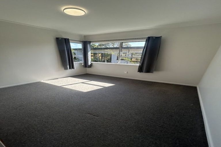 Photo of property in 19 South Lynn Road, Titirangi, Auckland, 0604