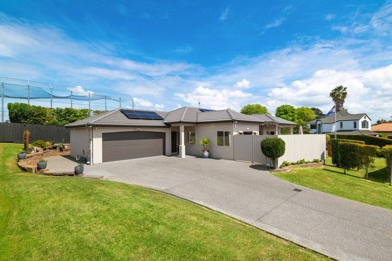 Photo of property in 8 Stonedge Lane, Rosedale, Auckland, 0632